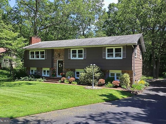 3rd image of 571 Lanlac Dr