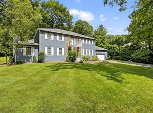 92 Brook Hollow Dr, New Windsor, NY 12553