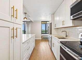 300 Winston Dr APT 923, Cliffside Park, NJ 07010