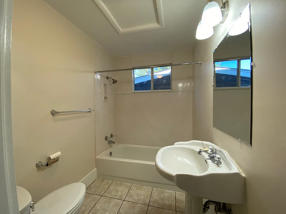 204_Park_Unit A_Bathroom_10052020