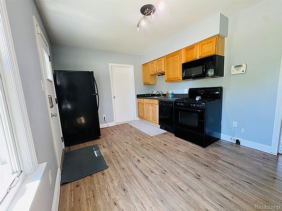 5th image of 27305 Townley St