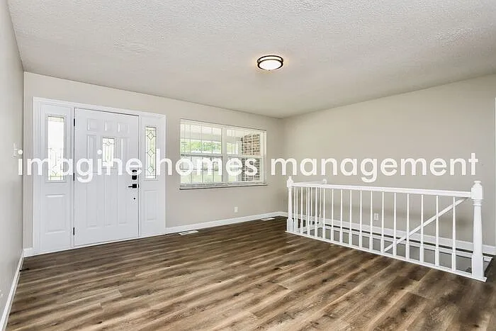 3 bed, 2.0 bath, 1967 sqft, $2,500 — Photo 2