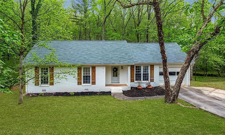 1st image of 325 Brookstone Dr