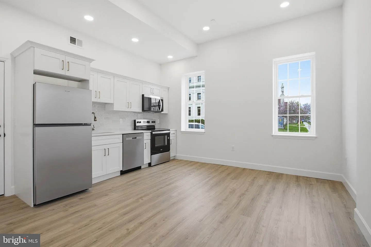 1 bed, 750 sqft, $2,400 — Photo 2