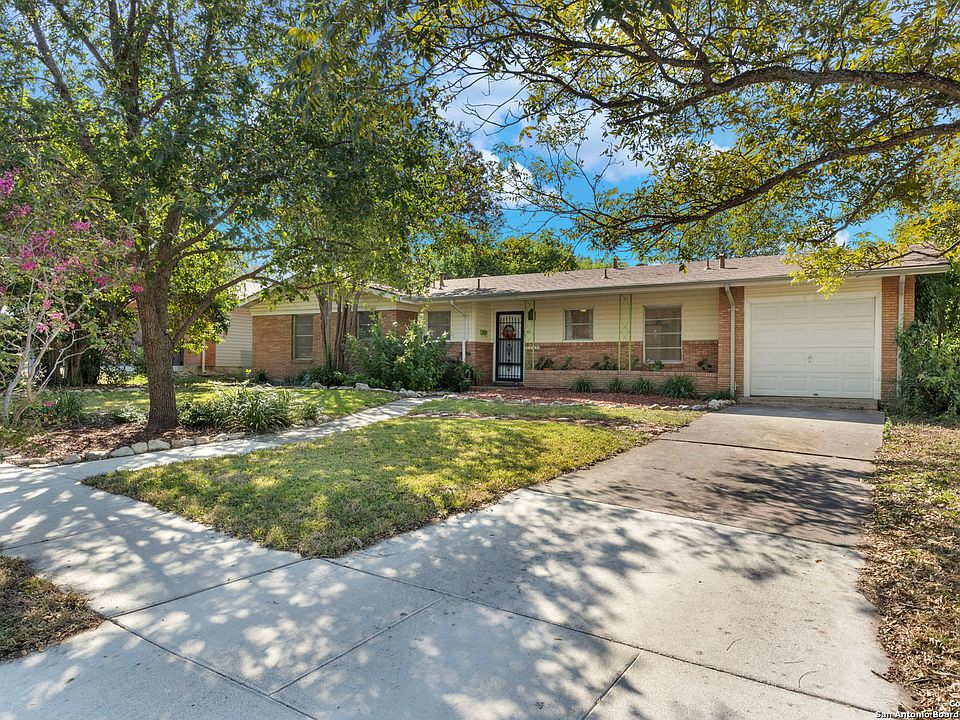 1st image of 346 Sandalwood Ln.