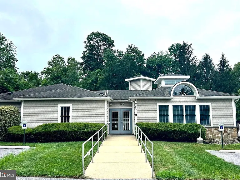 335 Danbury Ct #335 — Photo 41