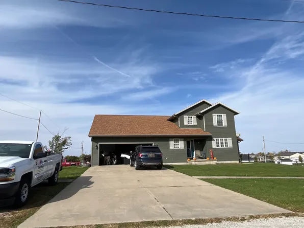 204 W Summit St, Gifford, IL 61847