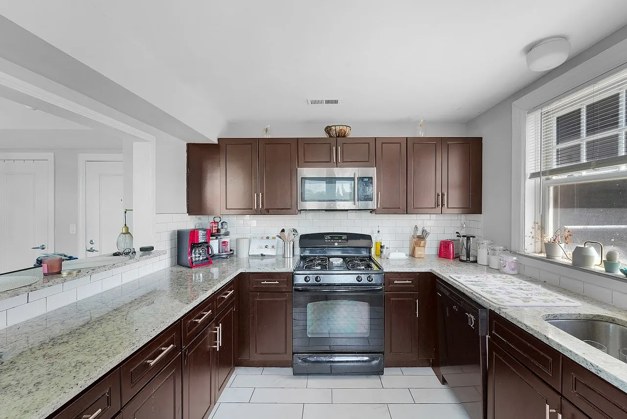 2 bed, 1100 sqft, $1,550 — Photo 4
