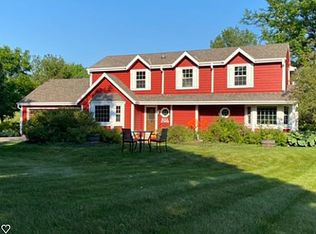 W313S3930 Frederick Pl, Waukesha, WI 53189