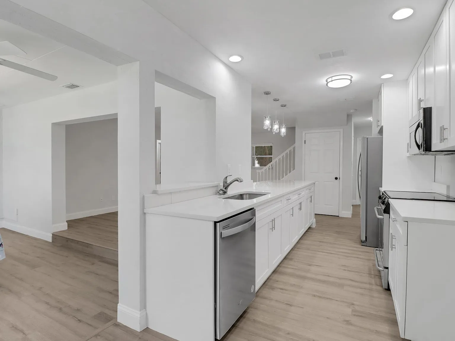 1120 Sandpiper St — Photo 3