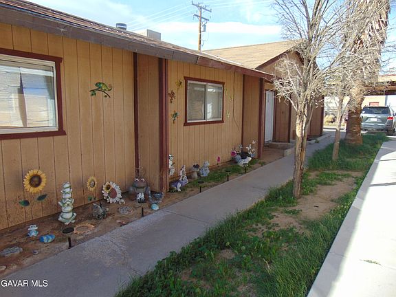 4th image of 824 Commercial Ave