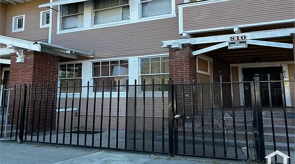 810 N Sutter St — Photo 1