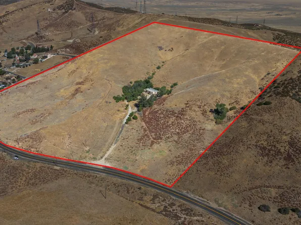13113 Johnson Rd, Lake Hughes, CA 93532