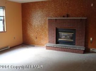 8626 Country Place Dr, Tobyhanna, PA