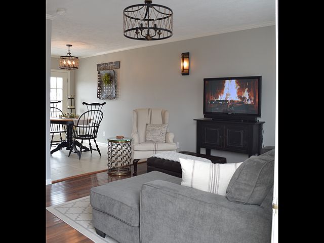 1st image of 42 Pine Dr