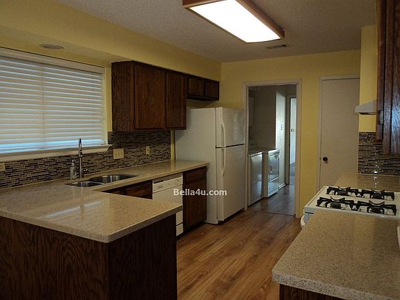 3rd image of 8214 Wexford Dr