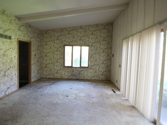 3rd image of 3019 Twin Oaks Dr