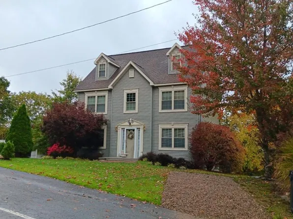 212 Burke Ave, Mac Arthur, WV 25873