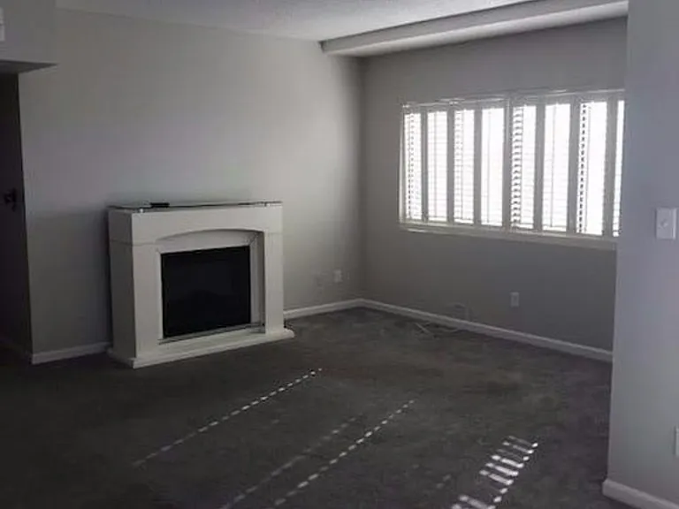 355 S Broadway #304 — Photo 11