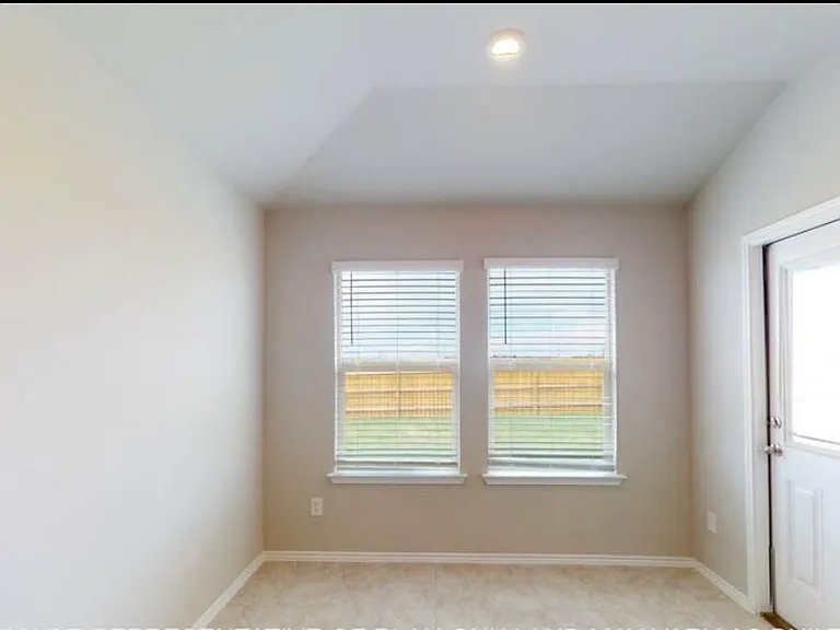 1261 Lindsey Dr — Photo 7