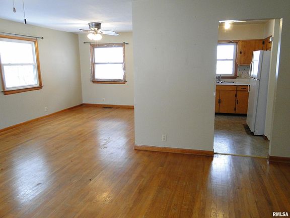 3rd image of 1317 Parkview Dr
