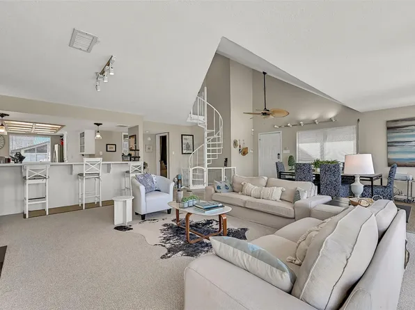 13819 San Domingo Dr, Galveston, TX 77554