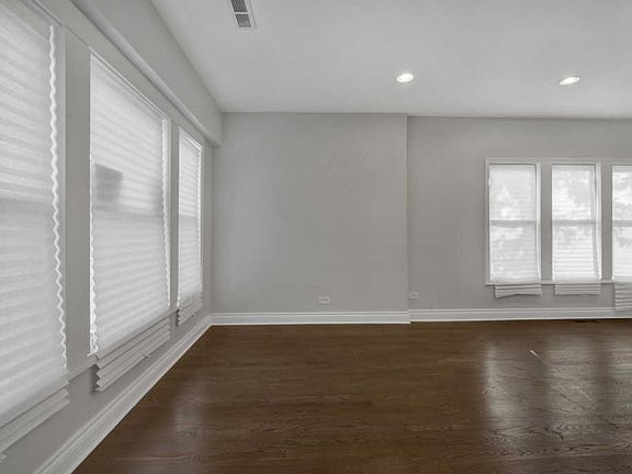 4th image of 7658 S Oglesby Ave