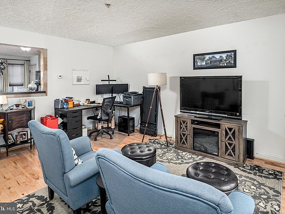 3rd image of 1945 Laurel Oak Dr