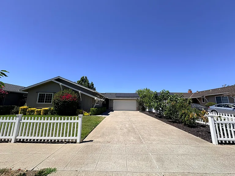 1695 Merrill Dr — Photo 6
