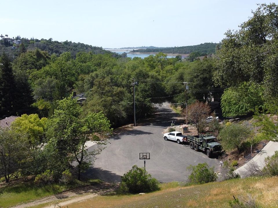1st image of 787 Fitch Way