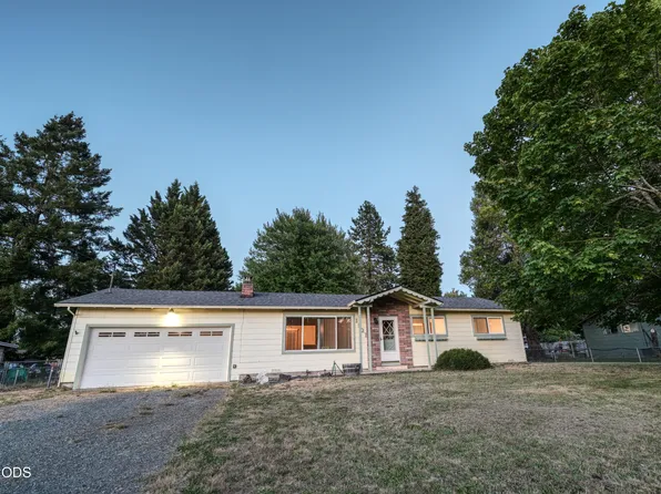 1921 Regina Way, Grants Pass, OR 97527