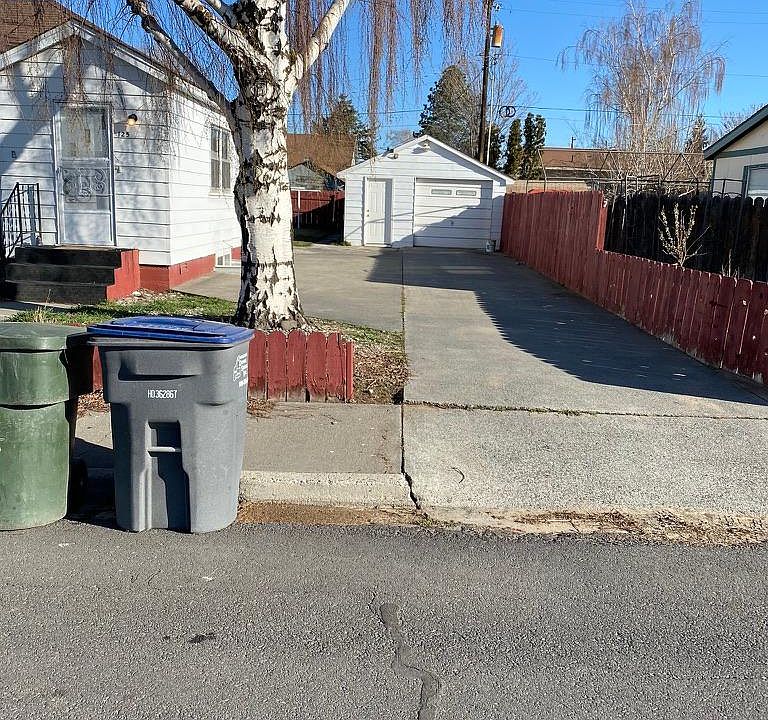 2nd image of 125 D St SW