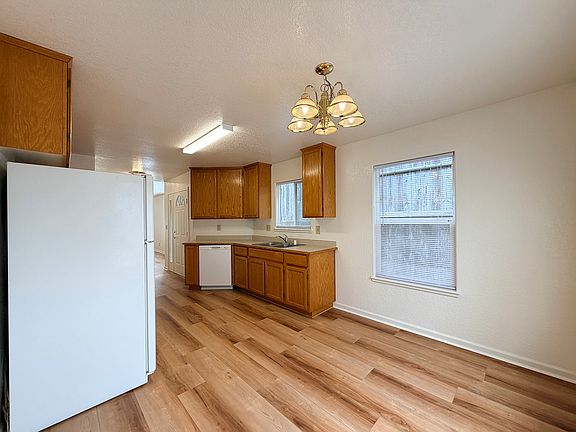 5th image of 2115 Foxwood Dr
