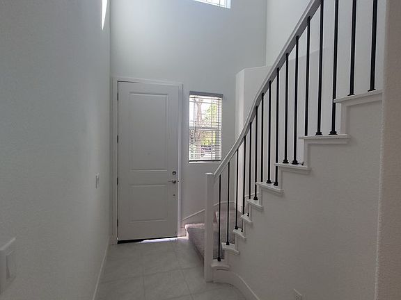 3rd image of 401 Caravaggio Cir