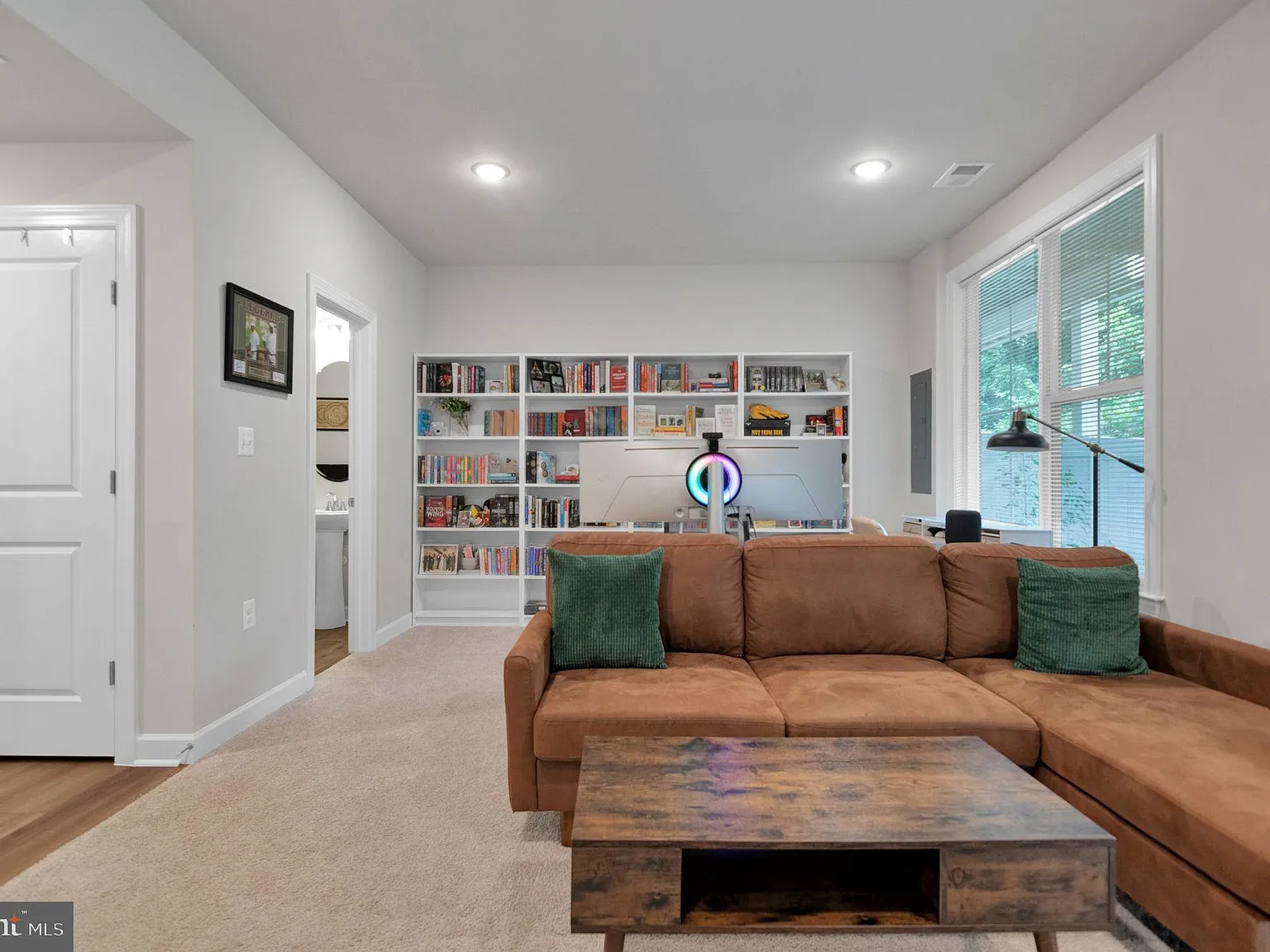 3 bed, 4.0 bath, 2240 sqft, $4,800 — Photo 3