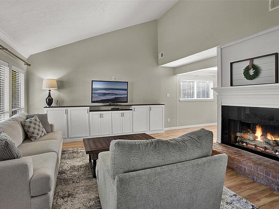 3rd image of 330 Gleneagles Dr