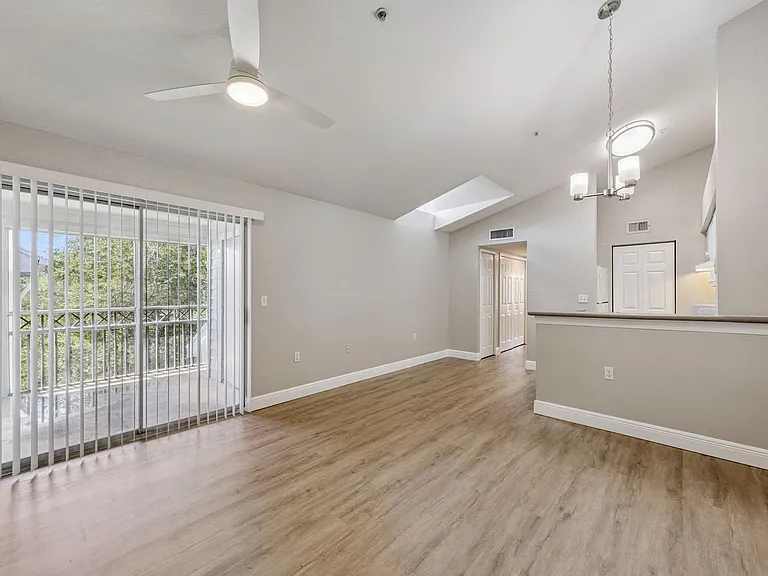 2336 Midtown Ter #935 — Photo 4
