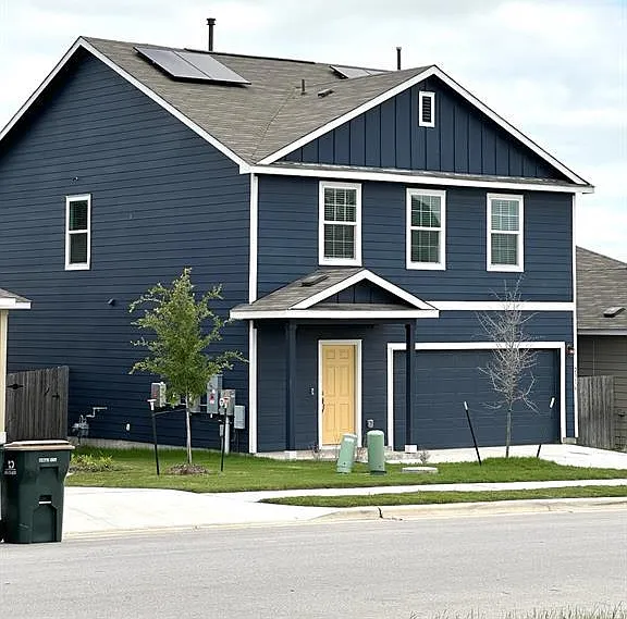 4 bed, 2.5 bath, 1984 sqft, $2,099 — Photo 2