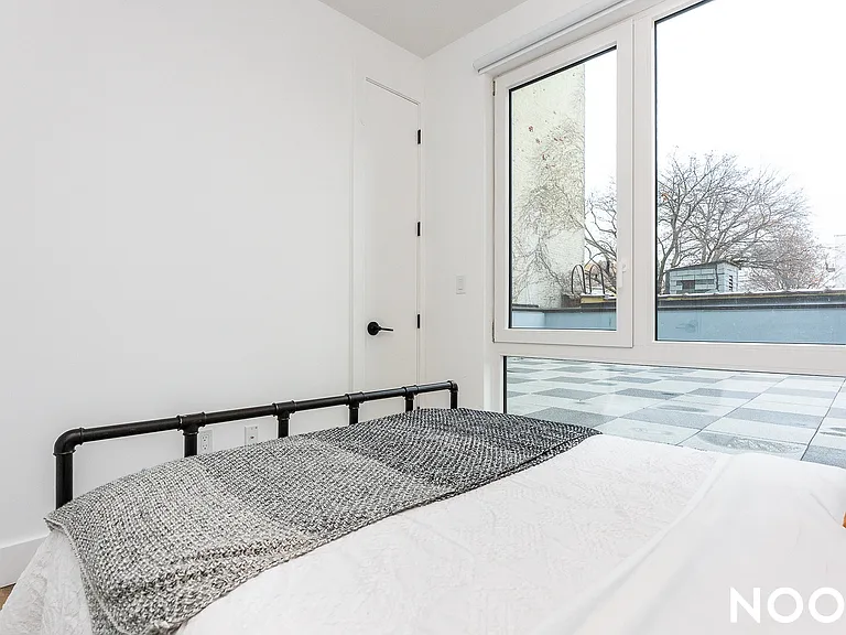 2484 Bedford Ave #2D — Photo 30