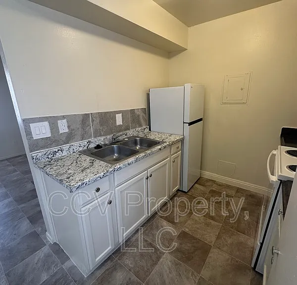 2600 E Mesquite Ave #4 — Photo 2