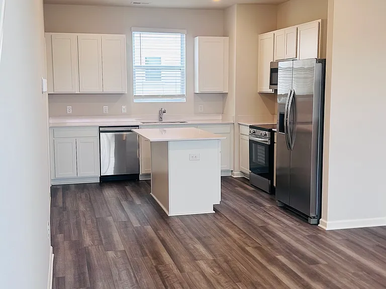 806 Taylor St — Photo 13