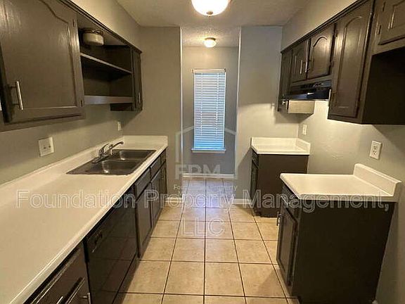 3rd image of 5535 Oak Branch Cir S
