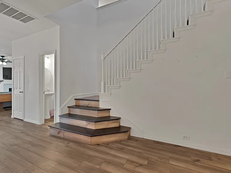 1708 Kittyhawk Dr — Photo 4