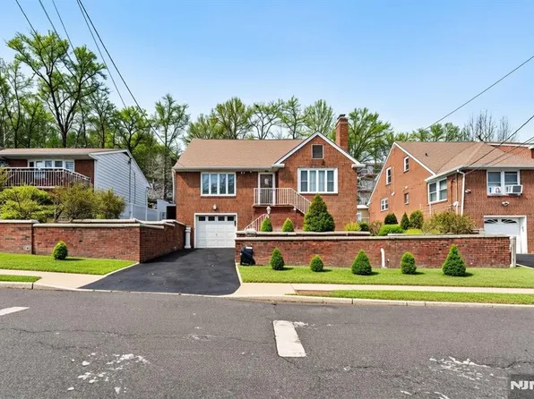 722 Oak St, Ridgefield, NJ 07657