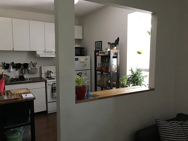 225 Gladstone Ave — Photo 38