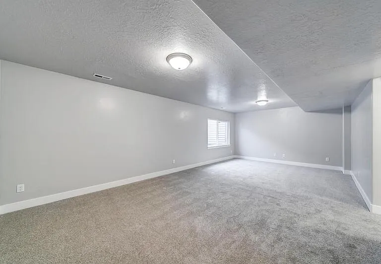 1517 N 4030 W #OVER FRONT DOOR — Photo 16