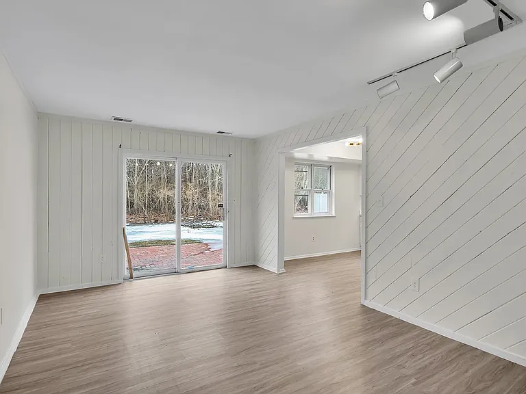 1401 Delaware Ave — Photo 12