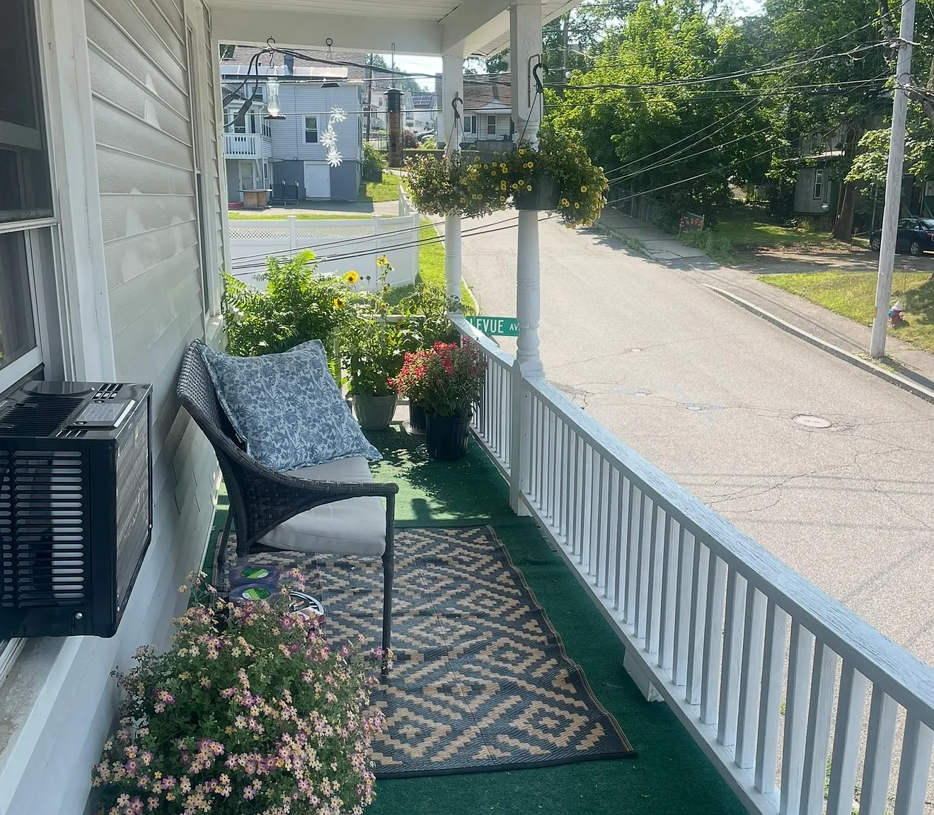 3 bed, 1100 sqft, $2,000 — Photo 2