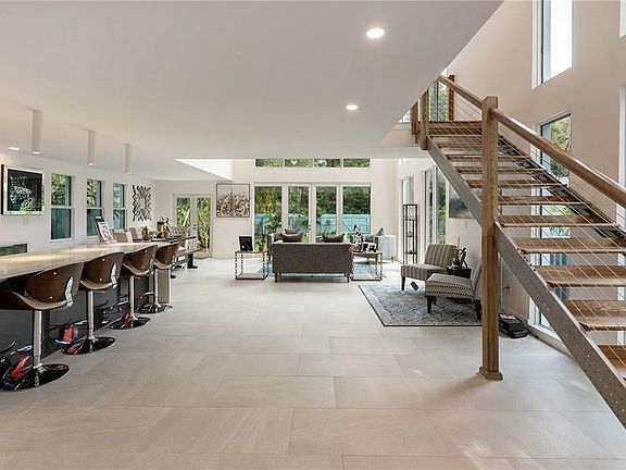 5th image of 304 SW 12 Avenue