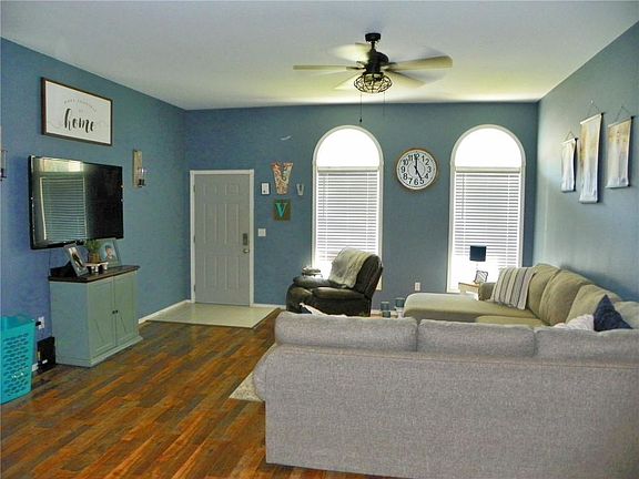 3rd image of 1403 Randall Dr